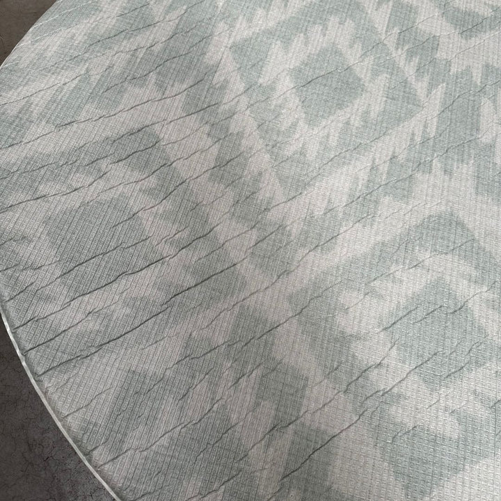 Playmat Rombos Étnicos Sage / Flor Persa Celeste · Con detalle