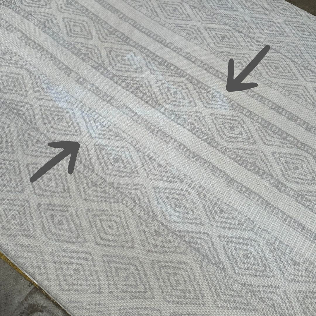 Playmat Amapolas / Líneas y Rombos Gris · Con detalle