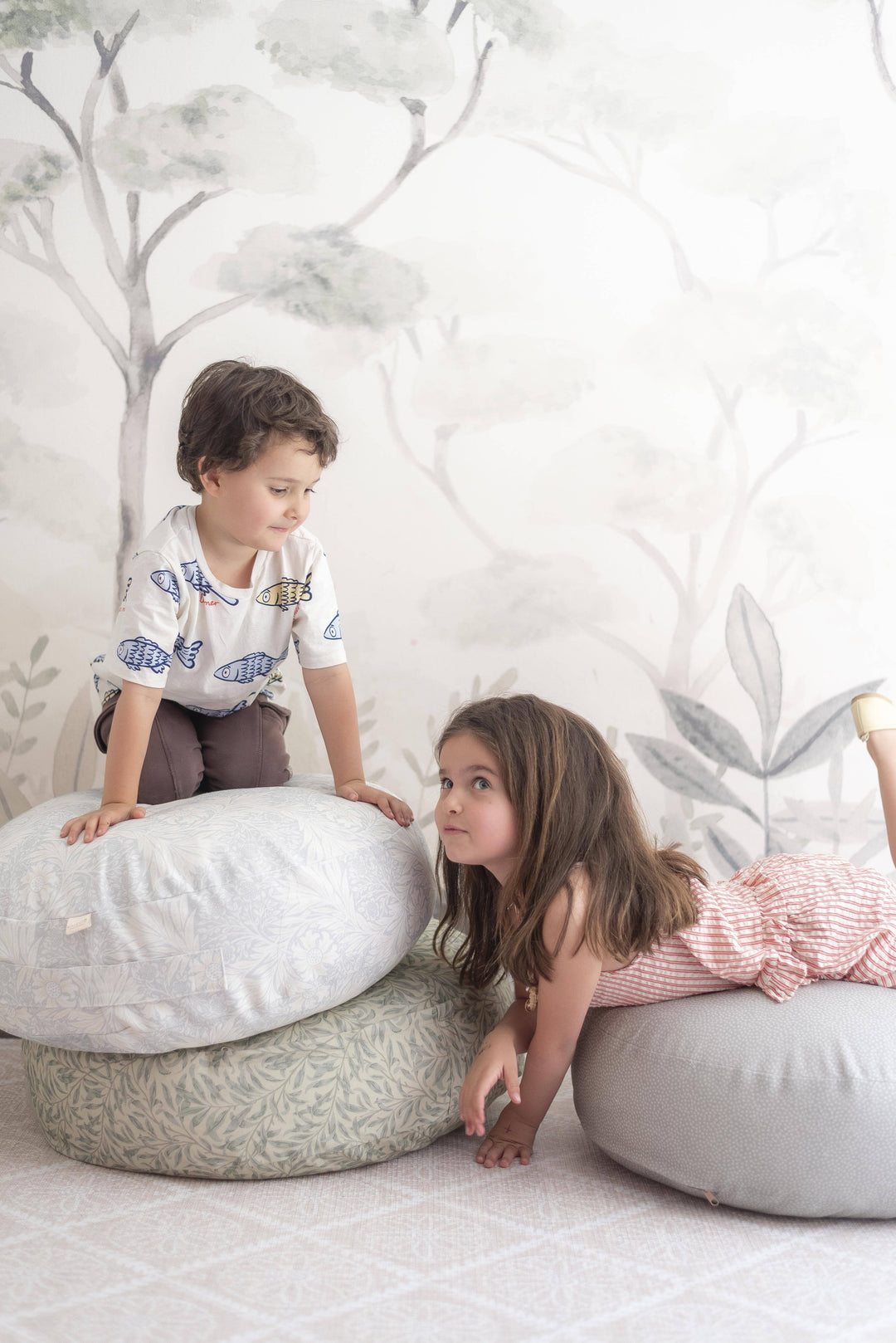 Puf Nube Puntos Gris Piedra Mundo Kaleido 