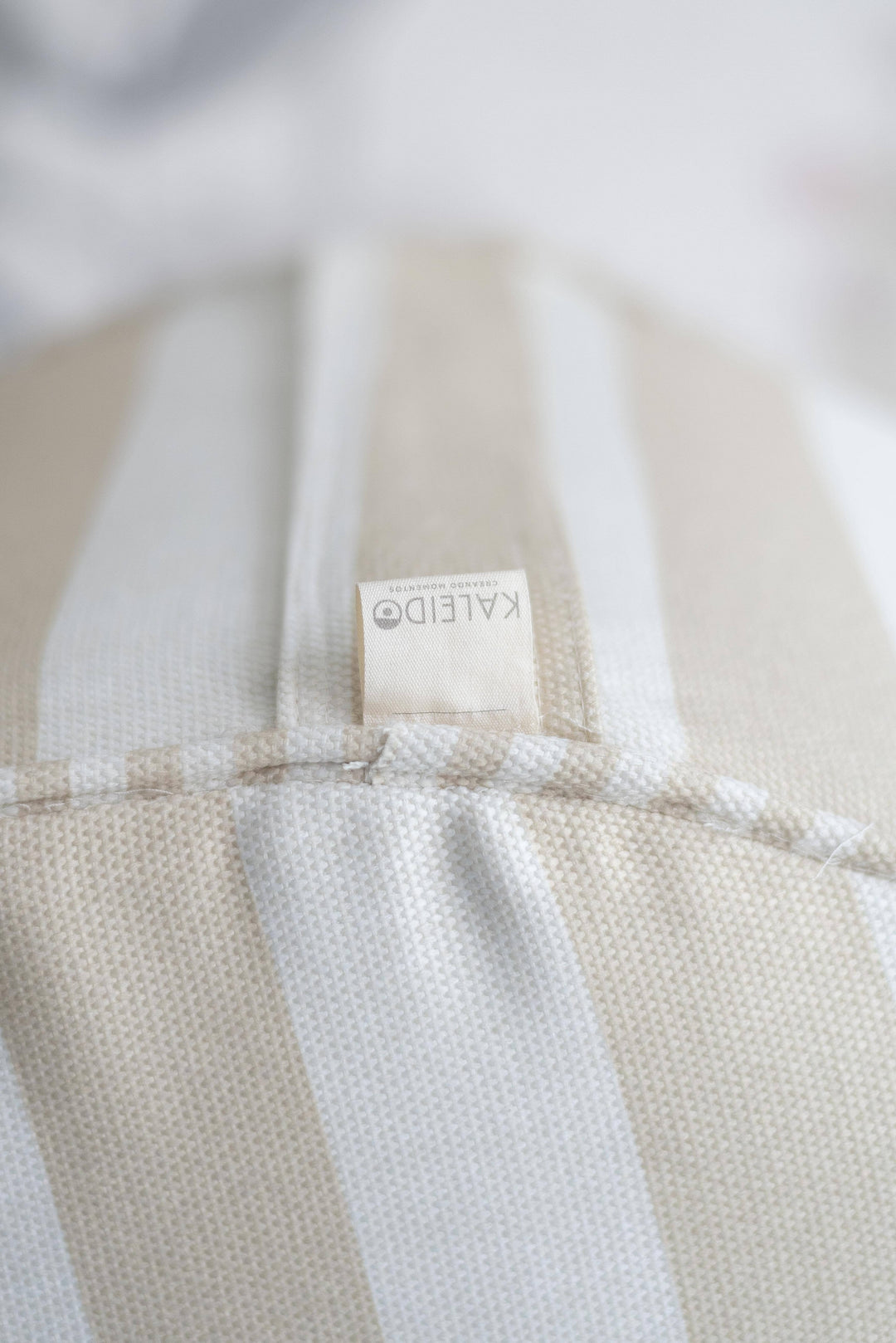 Puf Tambor Rayas Camel Mundo Kaleido 