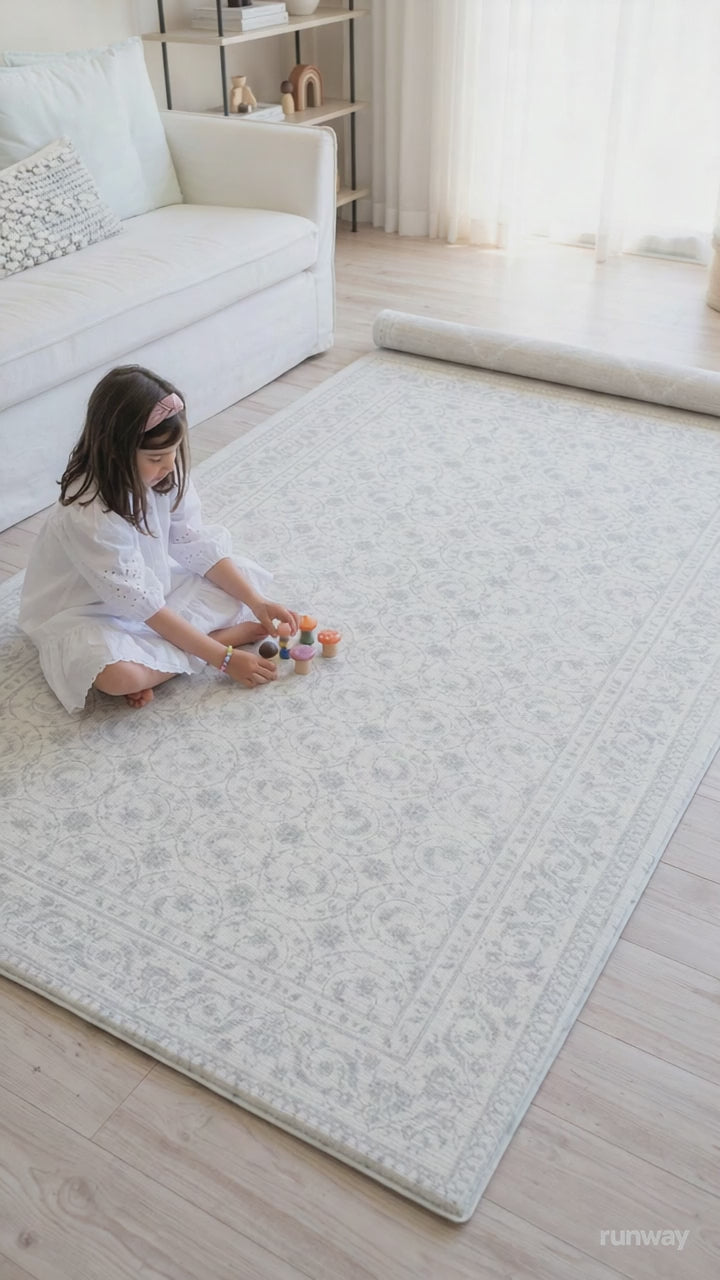 Video de playmat Enredaderas Vintage Gris de Mundo Kaleido mostrando textura y reversibilidad de la alfombra antigolpes